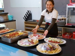 Phục vụ suất ăn trường học